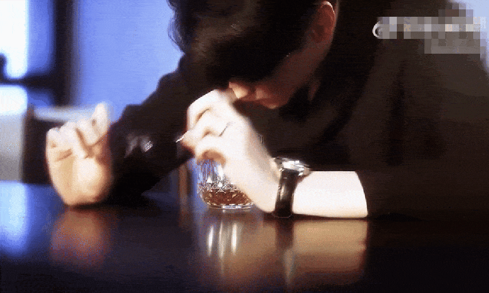 Dân tình đòi cấm sóng mỹ nam này ngay lập tức: Tình ái hỗn loạn có tận 5 bạn gái, giả vờ ngây thơ câu kéo khán giả