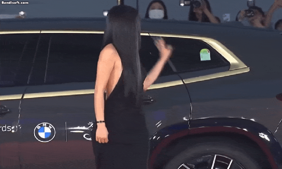 Nữ thần đẹp nhất Rồng Xanh 2025 đây rồi: Bóng lưng thôi cũng thấy sang chảnh, soi cận cảnh mới thấy khủng khiếp