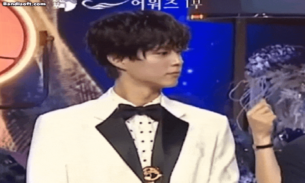 Viral nhất Rồng Xanh 2025: Trend Việt Nam bất ngờ lên sóng, lý do là vì Park Bo Gum mới ngỡ ngàng