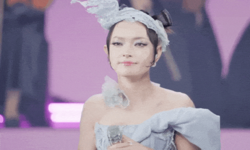 Netizen sốc khi Trấn Thành khen Châu Bùi là ca sĩ thực thụ ở Em Xinh Say Hi