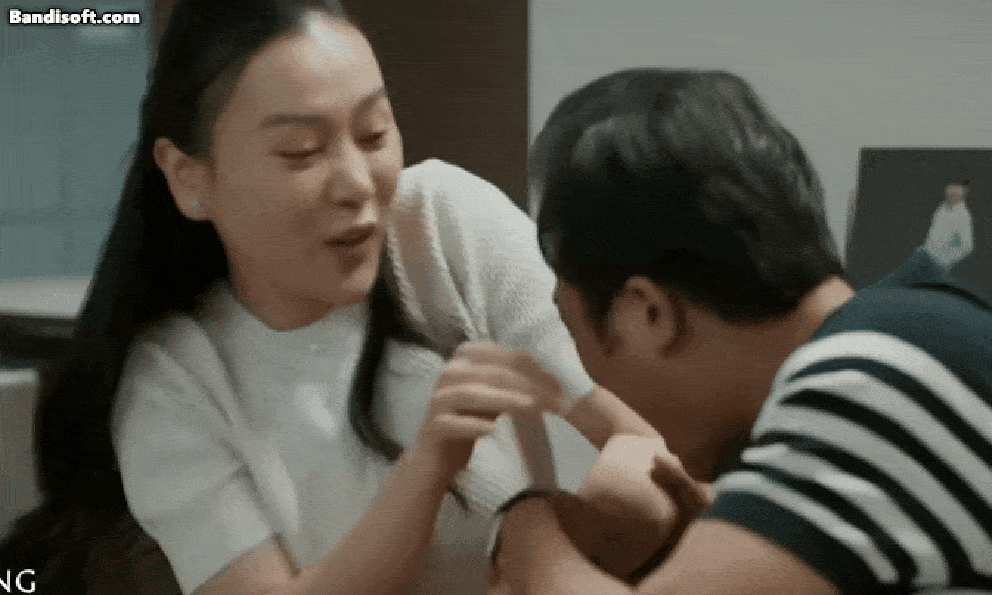 Phim Việt giờ vàng vừa mới hot đã nổ tung tranh cãi, nam chính thở thôi cũng bị soi đủ đường 