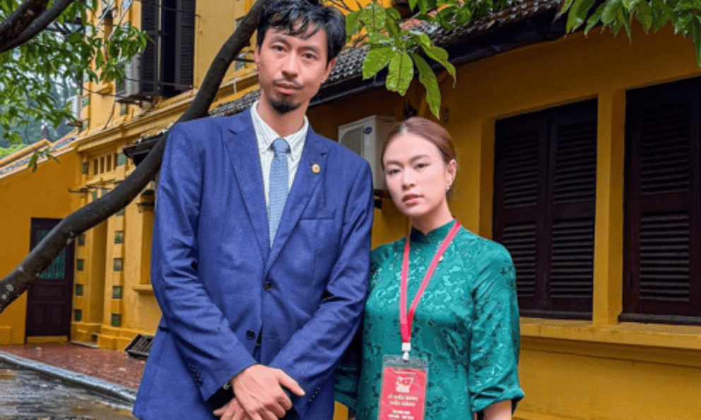 Hoàng Thuỳ Linh công khai xuất hiện bên Đen Vâu 