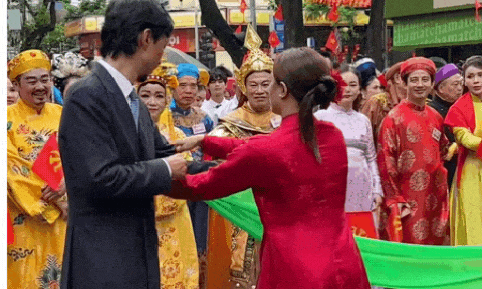 Clip HOT: Hoàng Thuỳ Linh bật chế độ 