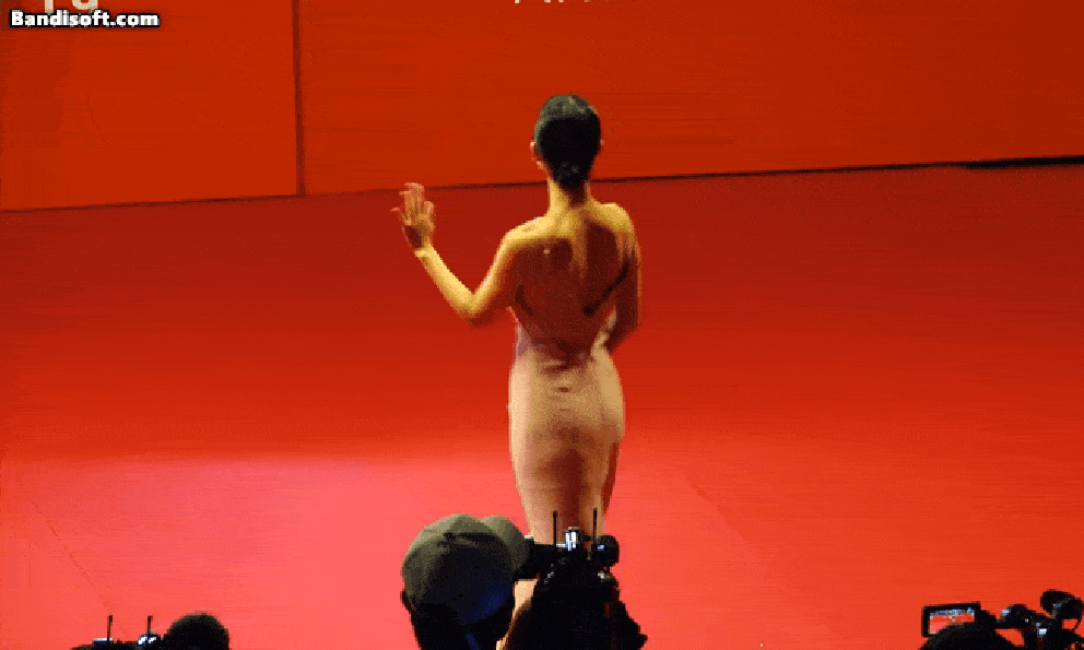 Trước khi ngủ mà ngắm mỹ nhân 18+ này là thức đến sáng: Nhan sắc được tạo hóa ưu ái, ánh mắt nhìn cột điện cũng tình