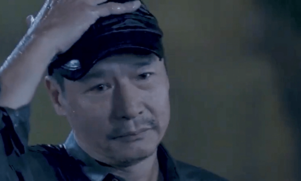 Nam diễn viên Việt đi xuất khẩu lao động, bị trục xuất về nước vì ẩu đả, mẹ kế đánh bằng cuốc suýt chết