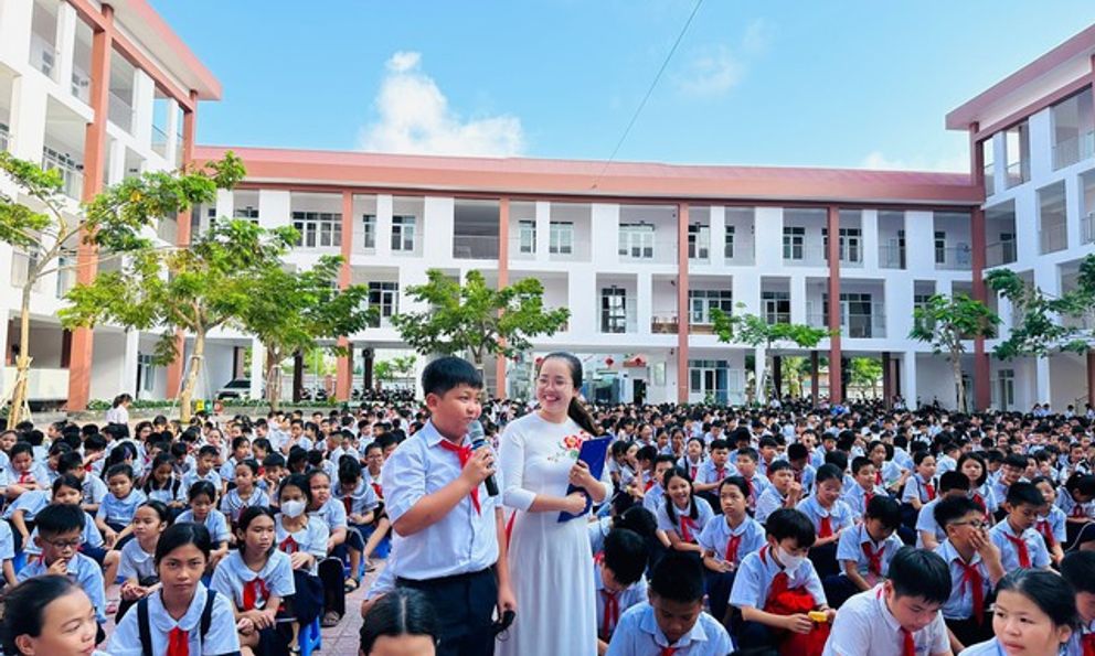 Sáp nhập tỉnh thành, bỏ cấp huyện: Hàng chục nghìn trường học, bệnh viện của huyện sẽ thế nào?