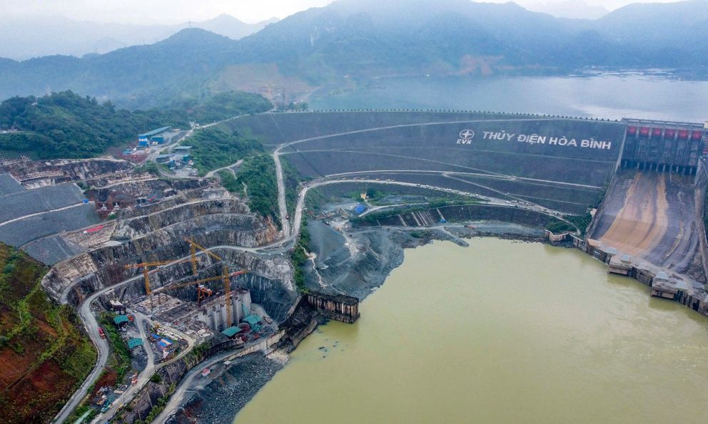 Thiết bị siêu trọng nặng 110 tấn vừa hạ đặt thành công, dự án 9.200 tỷ đồng đang thần tốc về đích