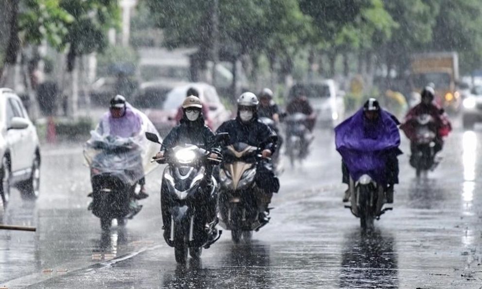 Hà Nội cảnh báo mưa dông, gió giật ở nội thành 