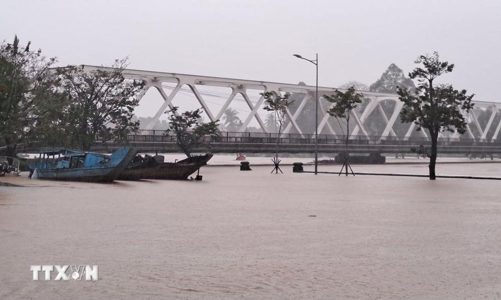 Mưa tại Huế vượt các mức lịch sử, cảnh báo khẩn đến 3 địa phương