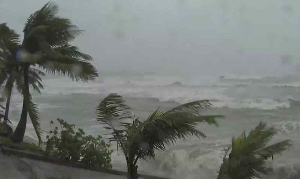 Bão Phượng Hoàng chính thức mạnh lên cấp siêu bão 