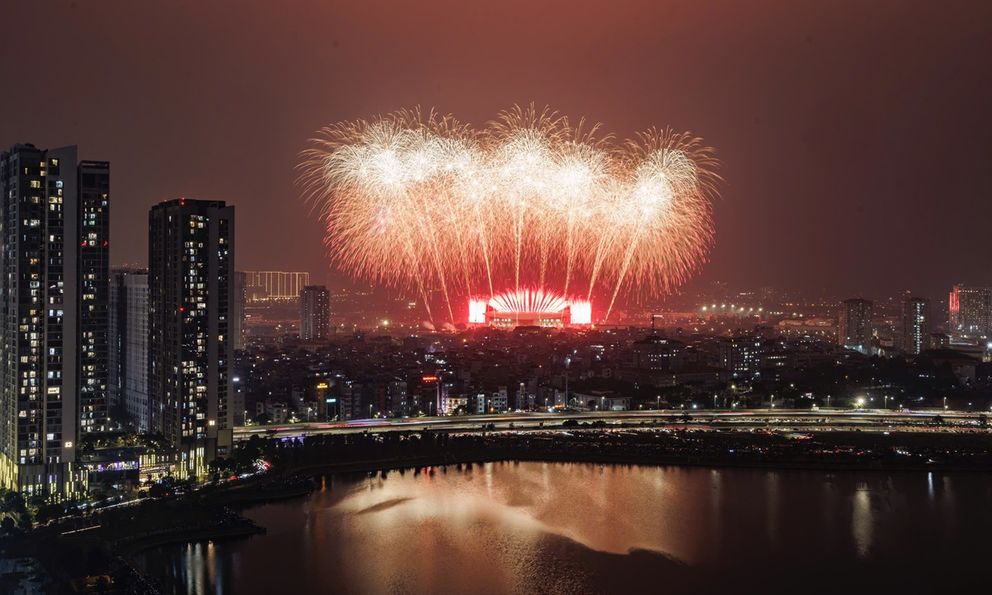 Ngắm màn pháo hoa quy mô lớn 