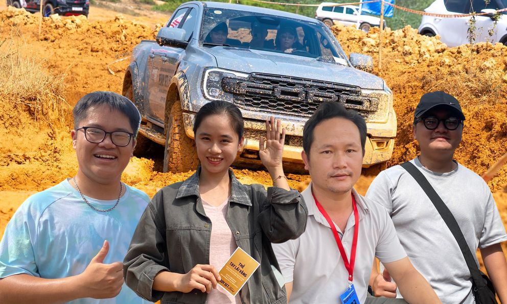 Khách lái thử Ford Ranger Raptor 3.0 tại PVOIL VOC 2026: ‘Qua dốc sâu mà cứ ngỡ đi qua gờ giảm tốc’