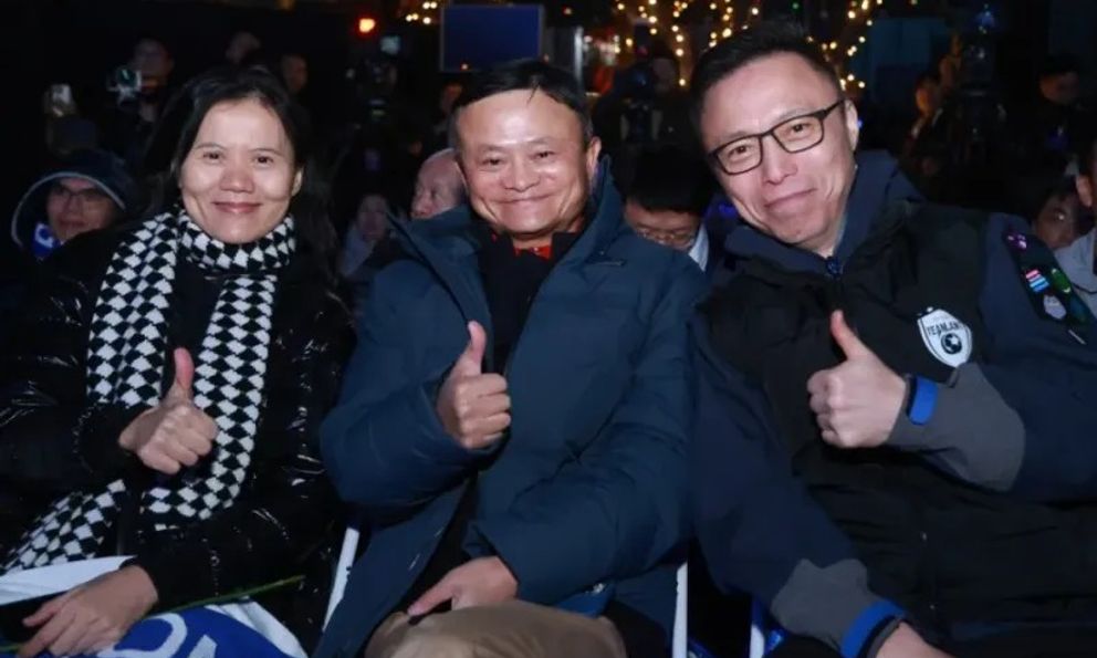 Bất ngờ trước diện mạo của Jack Ma tuổi 60 khi hiếm hoi xuất hiện sau 5 năm khuất ống kính: 'Già đi trông thấy' nhưng chỉ một thứ không thay đổi