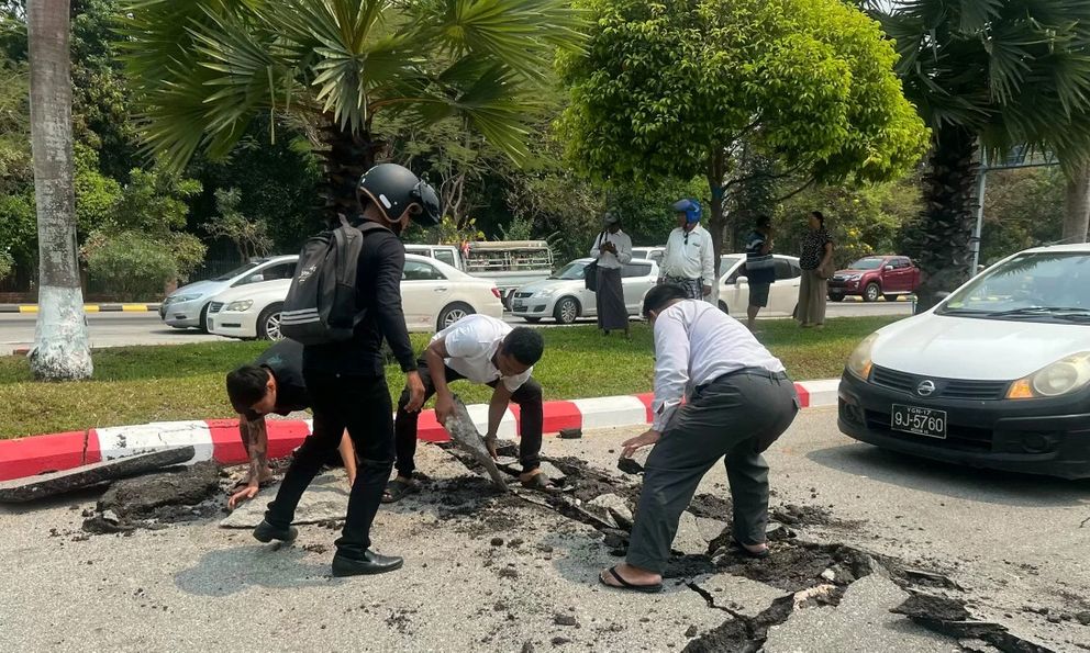 Động đất 7,7 độ ở Myanmar: Đường nứt toác, nhà sập, nước láng giềng cũng chịu thiệt hại ghê gớm, sàn giao dịch chứng khoán Thái Lan tạm dừng hoạt động