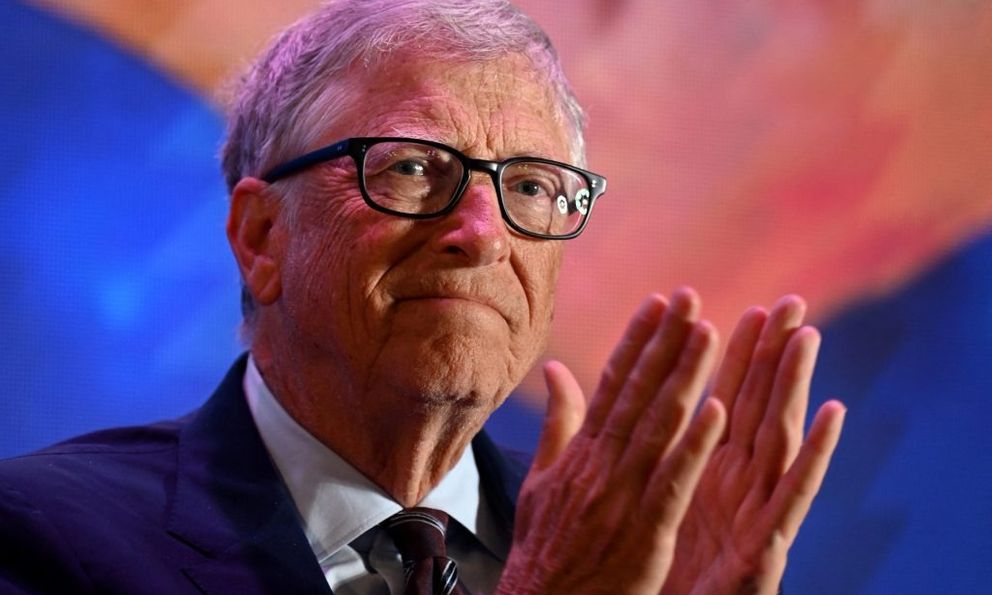 Bill Gates tiên đoán tuần làm việc 2 ngày không còn xa vì con người sắp bị thay thế trong nhiều ngành nghề, muốn tự làm cũng không bắt kịp công nghệ