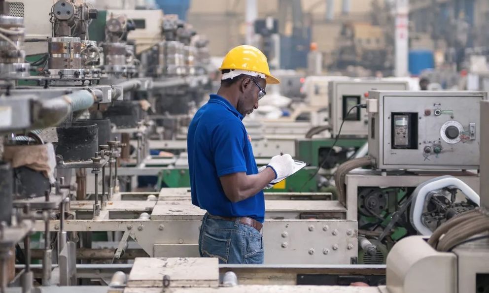 Mỹ đối mặt viễn cảnh khó: Gần 4 triệu việc làm sản xuất sắp đổ bộ nhưng giới trẻ “chê” vì lương thấp, nhàm chán, thà đi thông tắc cống còn hơn đứng cạnh bánh răng