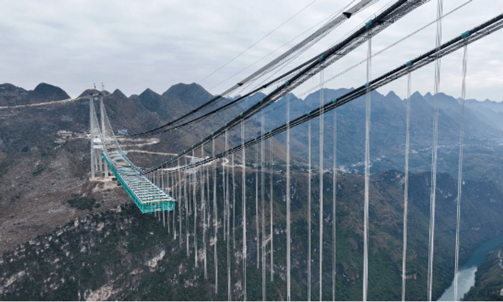 Lớn nhất, rộng nhất, cao nhất: Trung Quốc khiến thế giới giật mình vì xây thần tốc hàng loạt công trình khổng lồ ‘lơ lửng trên mây’, cứ hoàn thành là lập kỷ lục khó xô đổ