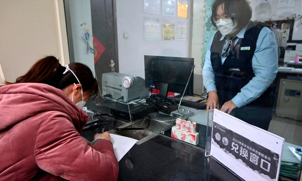 Gửi 35 tỷ đồng vào gói tiết kiệm kỳ hạn 6 tháng, 4 tháng sau ‘tá hoả’ vì tài khoản còn 0 đồng, ngân hàng thông báo: ‘Chính chị đã thực hiện 200 giao dịch’