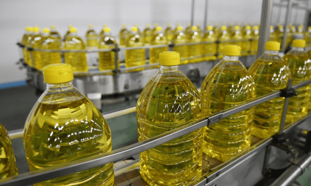 Nhận phản ánh của người dân rồi đột kích một xưởng sản xuất, công an triệt phá đường dây buôn dầu ăn giả thương hiệu nổi tiếng quy mô lớn ở Trung Quốc, tịch thu 400 thùng hàng nhái