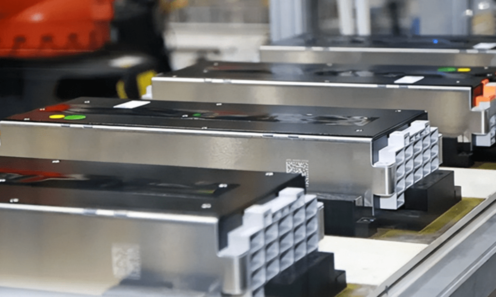 Trung Quốc tung sản phẩm gây chú ý toàn cầu: Pin xe điện bị khoan và đâm bằng đinh vẫn không cháy nổ, chạy 1.300 km với 1 lần sạc