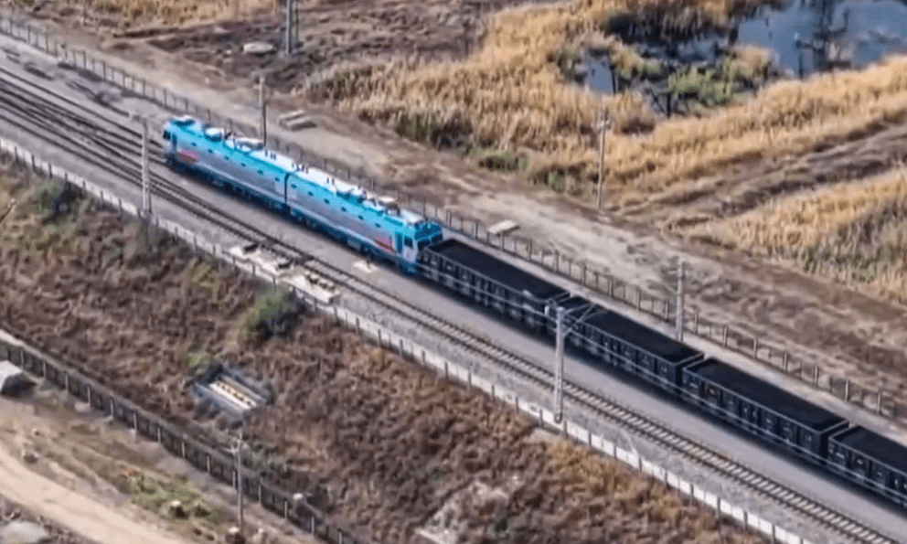 Phát hiện 7 đoàn tàu Trung Quốc chở 35 nghìn tấn hàng, di chuyển sát nhau, kết nối bằng tín hiệu không dây