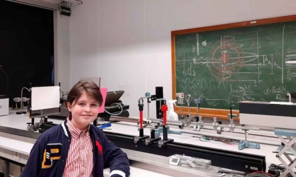 8 tuổi tốt nghiệp THPT, học xong cử nhân trong 8 tháng, 15 tuổi lấy bằng tiến sĩ: Thiên tài thẳng thừng từ chối lời mời của Mỹ, Trung Quốc, nhắm mục tiêu ‘tham vọng’