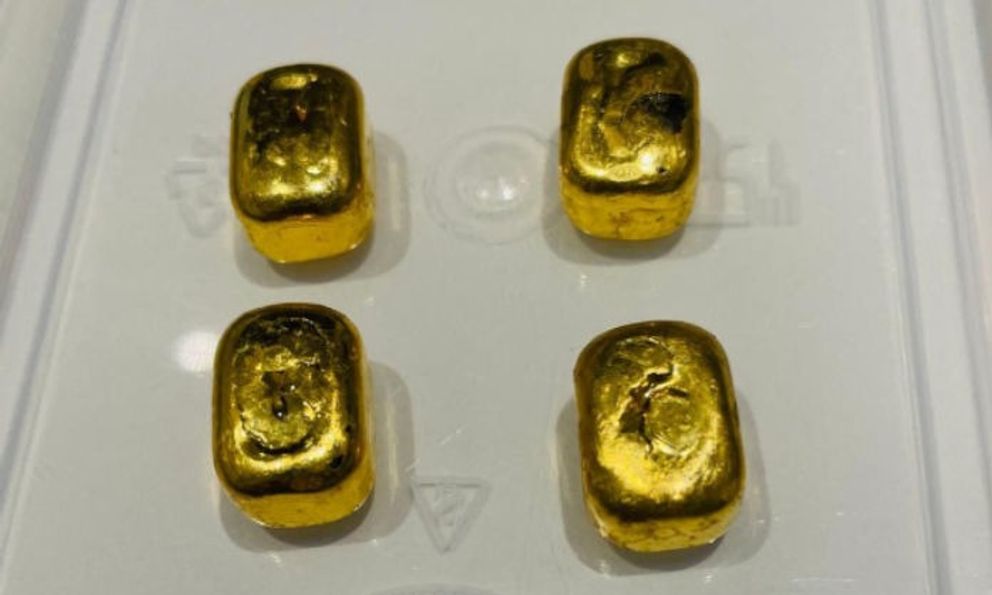 Giấu 4 thỏi vàng trị giá gần 490 triệu đồng trong miệng, một hành khách bị chặn giữ tại sân bay