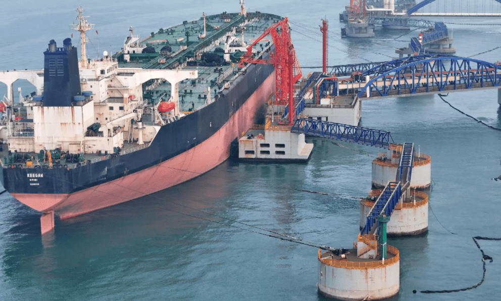 Giá dầu quay đầu tăng sau khi giảm mạnh nhất 6 năm, Iran cáo buộc Mỹ vi phạm thỏa thuận